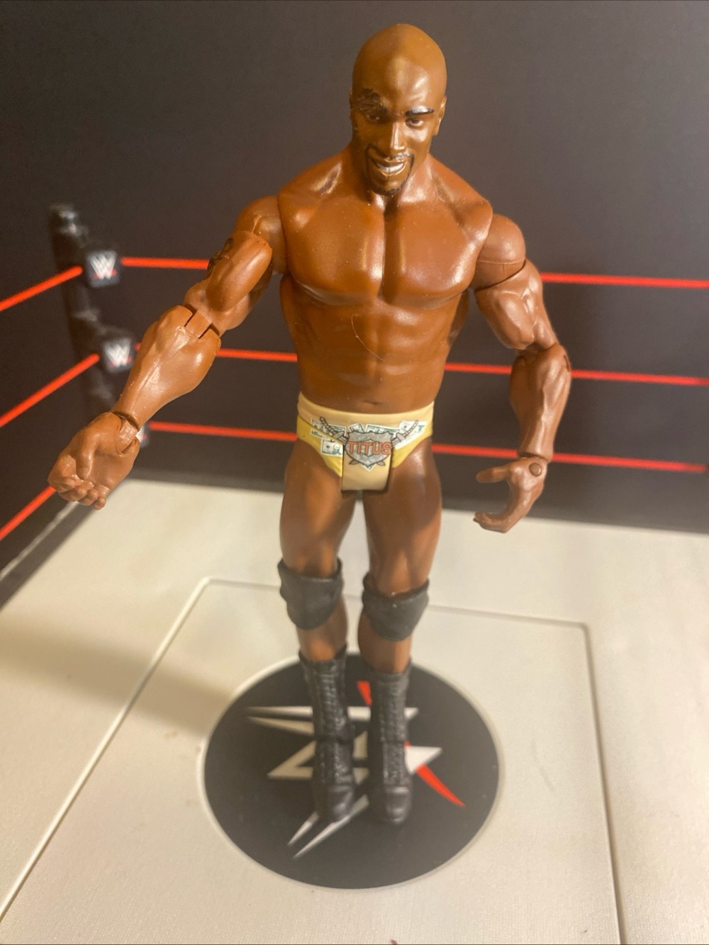 WWE Titus O'Neil Battle Pack 39 Mattel Prime Time Player Wrestling Figure